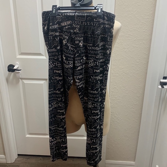 Harry Potter Universal studio park Harry Potter women’s leggings size 2X - Picture 1 of 9
